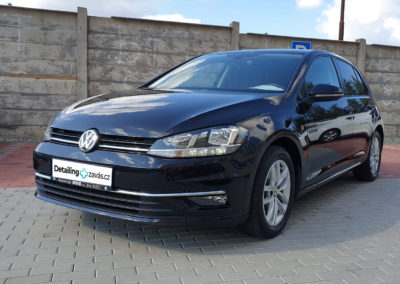 Voskování a leštění laku auta VW GOLF