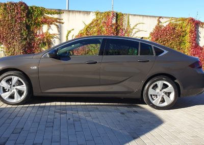 Leštění laku a voskování karoserie OPEL INSIGNIA levý bok