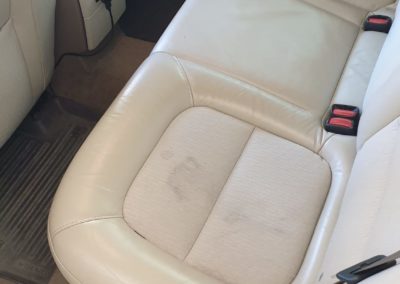 Renovace kůže a čištění interiéru auta VOLVO V70 zadní sedačky před