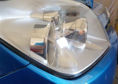 Opel Astra - dokončená renovace světlometů foceno z boku
