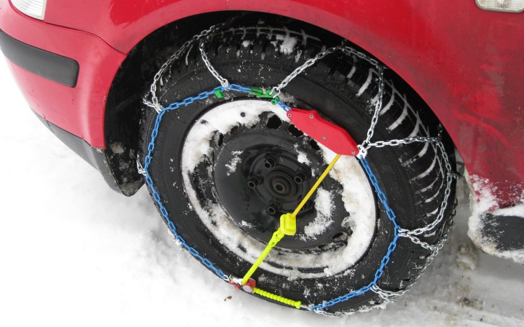 Sněhové řetězy: Jak s nimi jezdit bezpečně a dodržet pravidla?