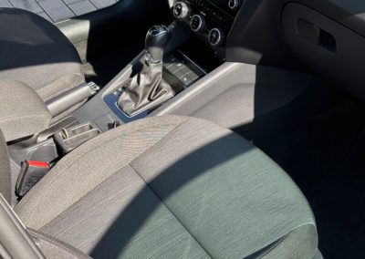 foto čalounění přední sedačky spolujezdce po čištění auta škoda octavia