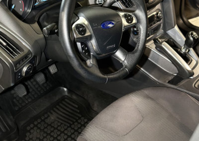 čištění interiéru vozu Ford