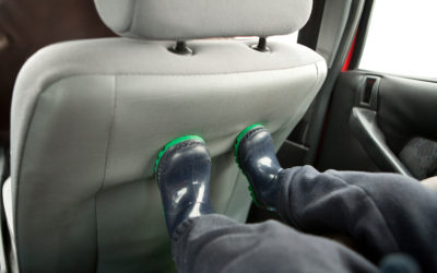Jak efektivně vyčistit okopané sedačky v autě